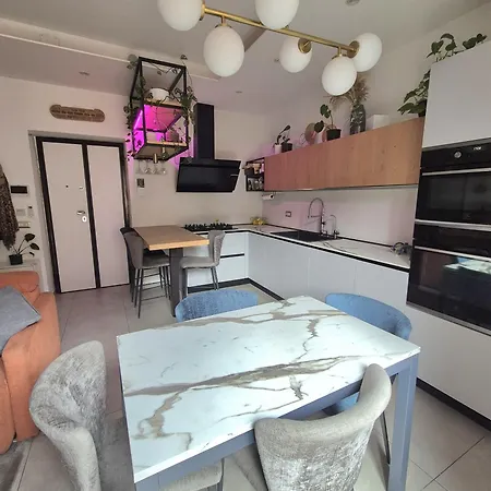 Flat Isola - New Opening דירה *